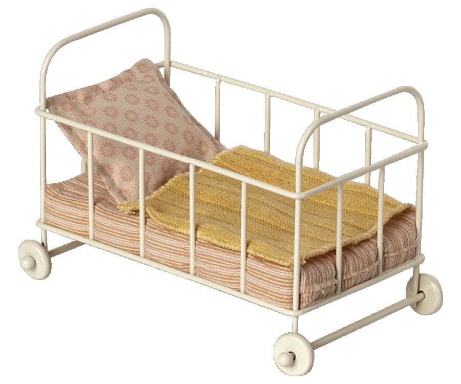 Puppenhaus Kinderbett Micro-Rose aus Metall mit Matratze, Decke und Kissen, ideal für Maileg Puppenhäuser