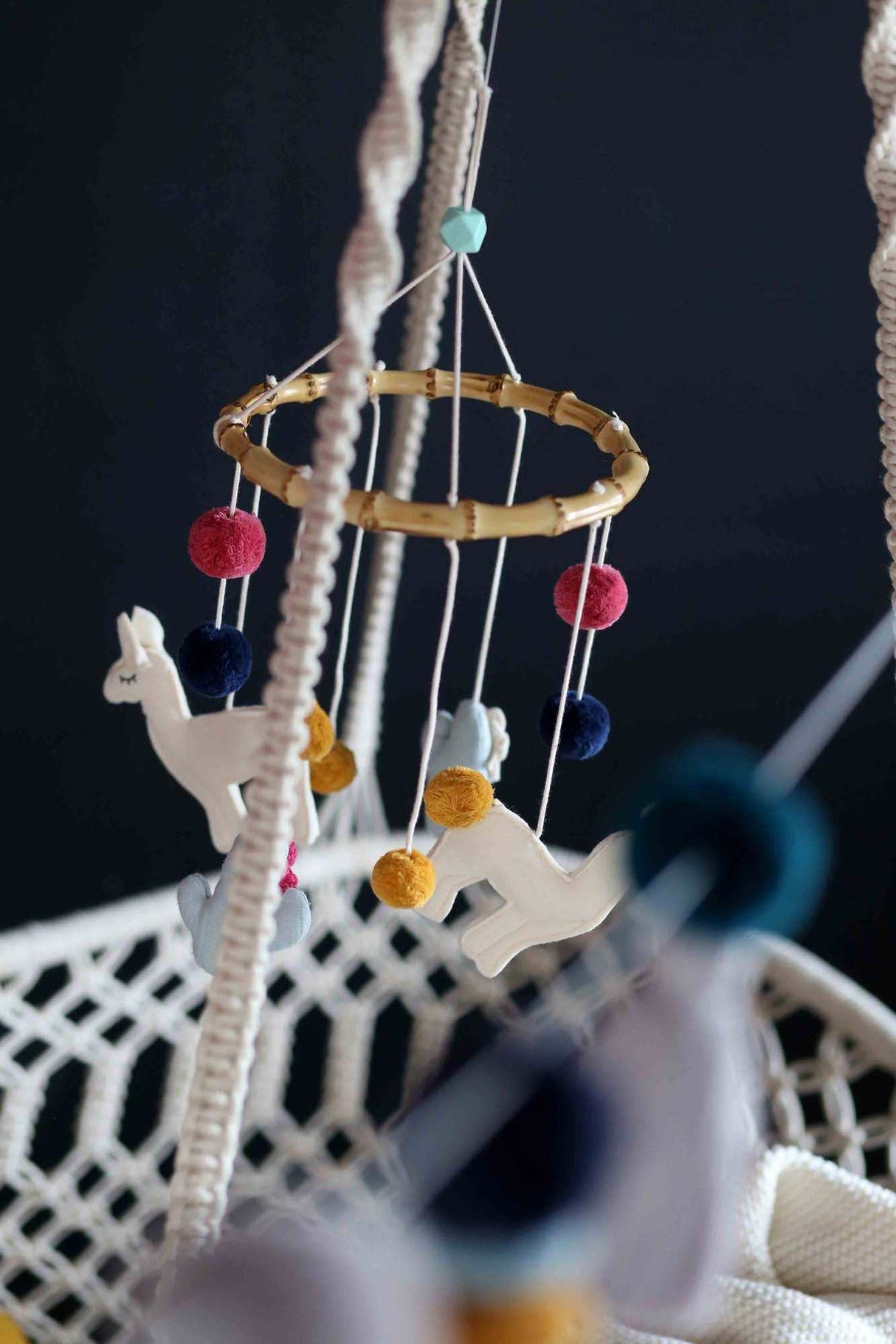 Lama Mobile mit Holz Ring