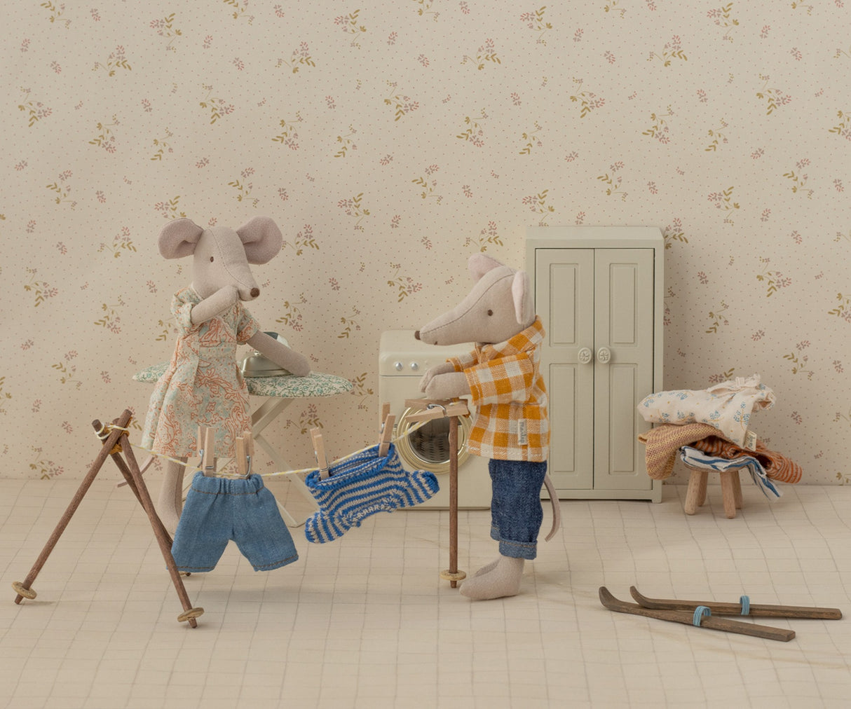 Strickpullover und Hose, Großer Bruder Maus