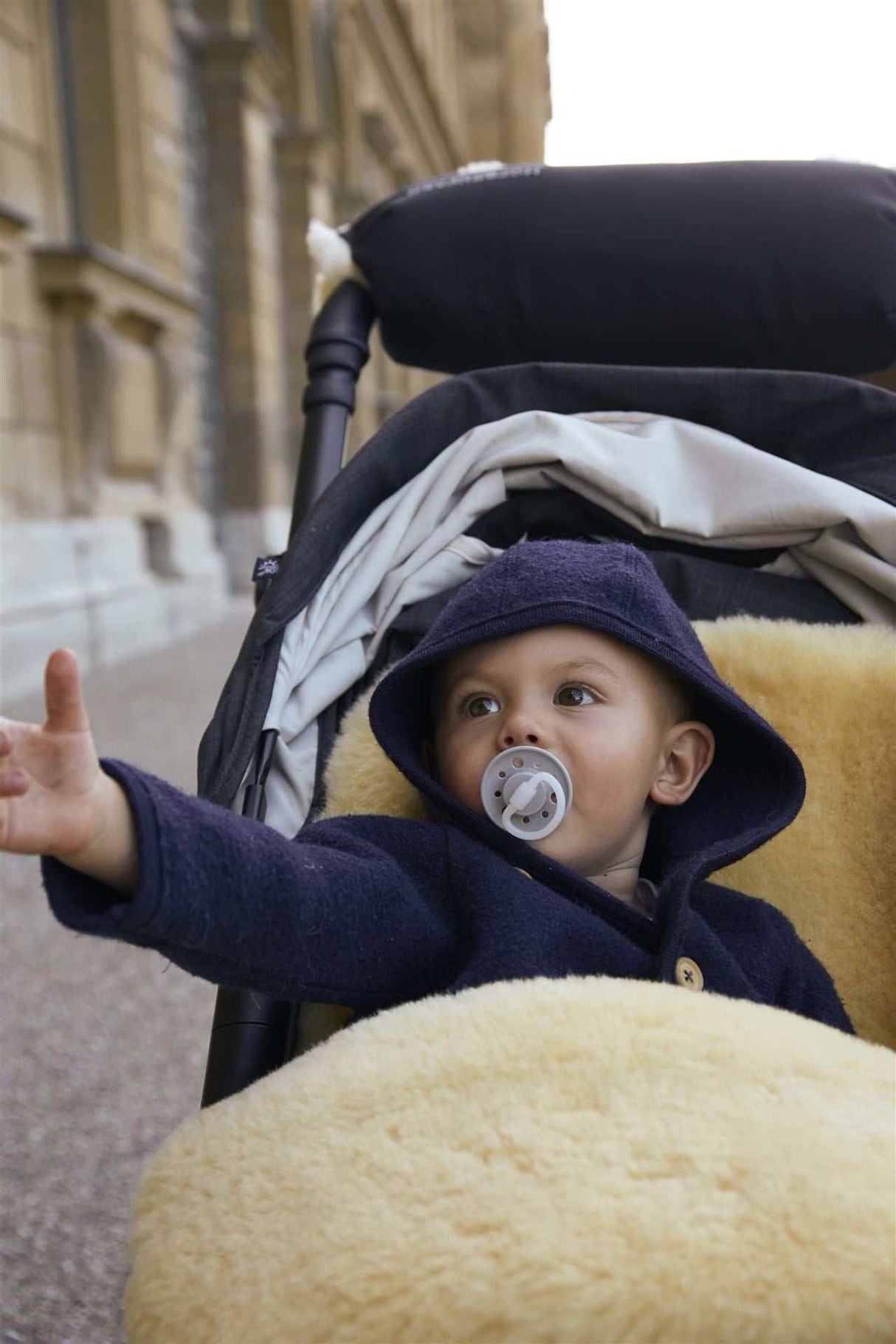 PUTZI Ganzjahres Lammfellfußsack-schwarz