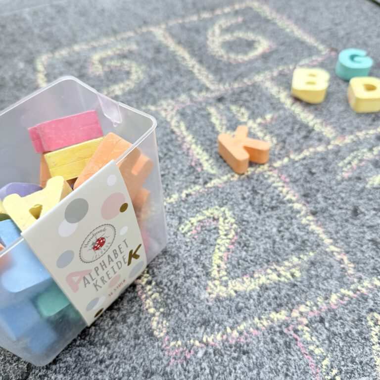 Straßenkreide Buchstaben