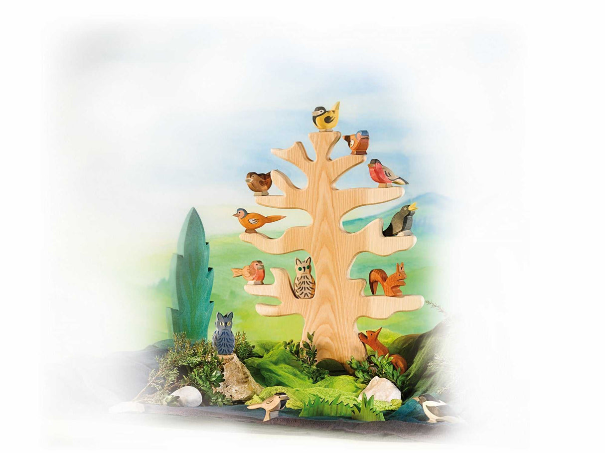 Vogelbaum mit Stütze