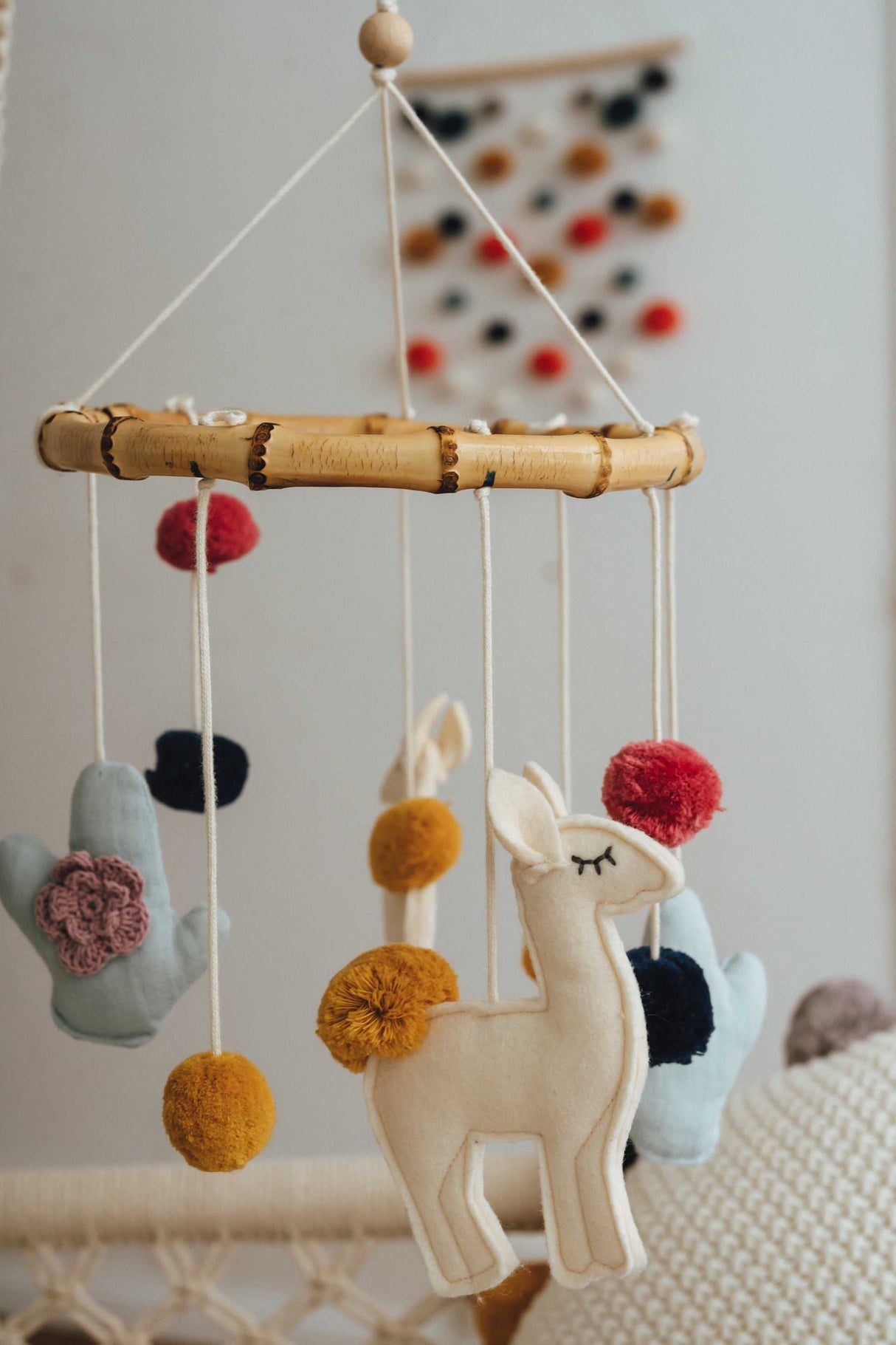 Lama Mobile mit Holz Ring