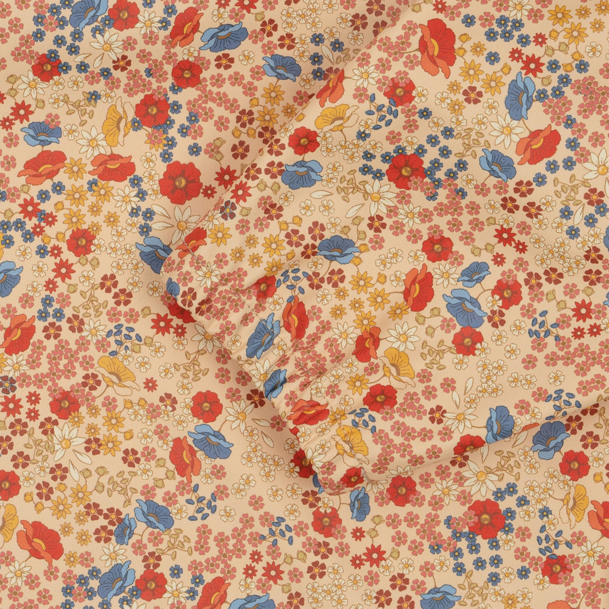 Lätzchen mit Ärmel/ Villetta Almond