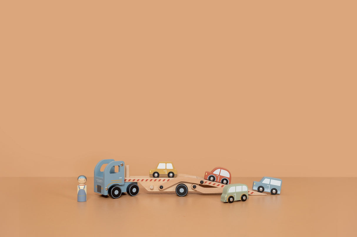 Holzlastwagen