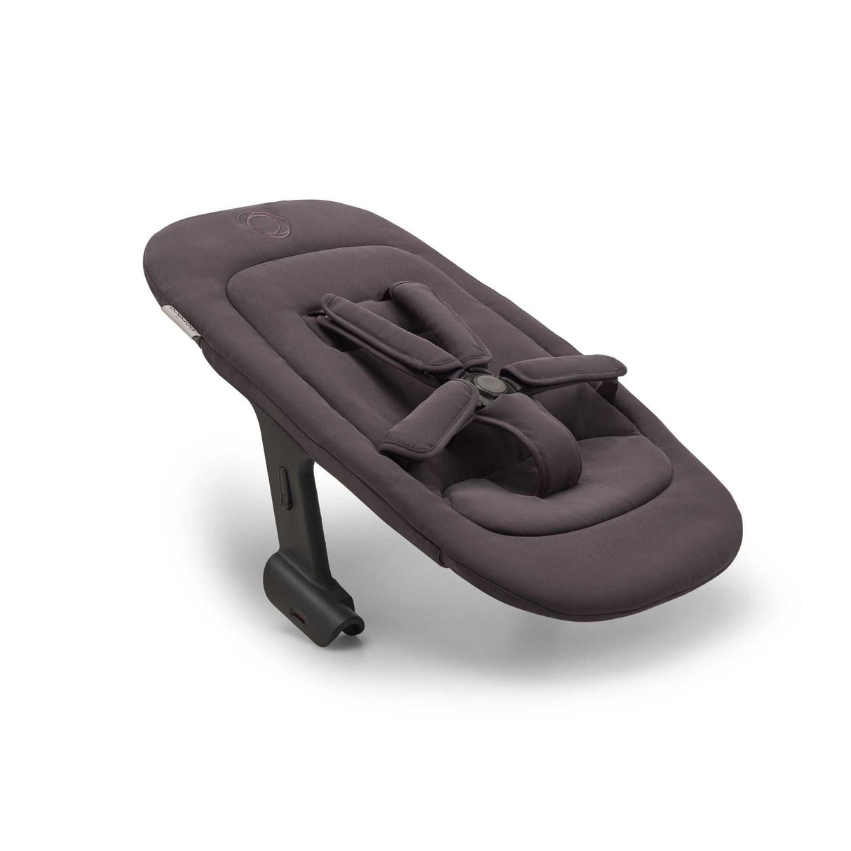 Bugaboo Giraffe Neugeborenen-Set sicher am Hochstuhl befestigt in Tornado Grey