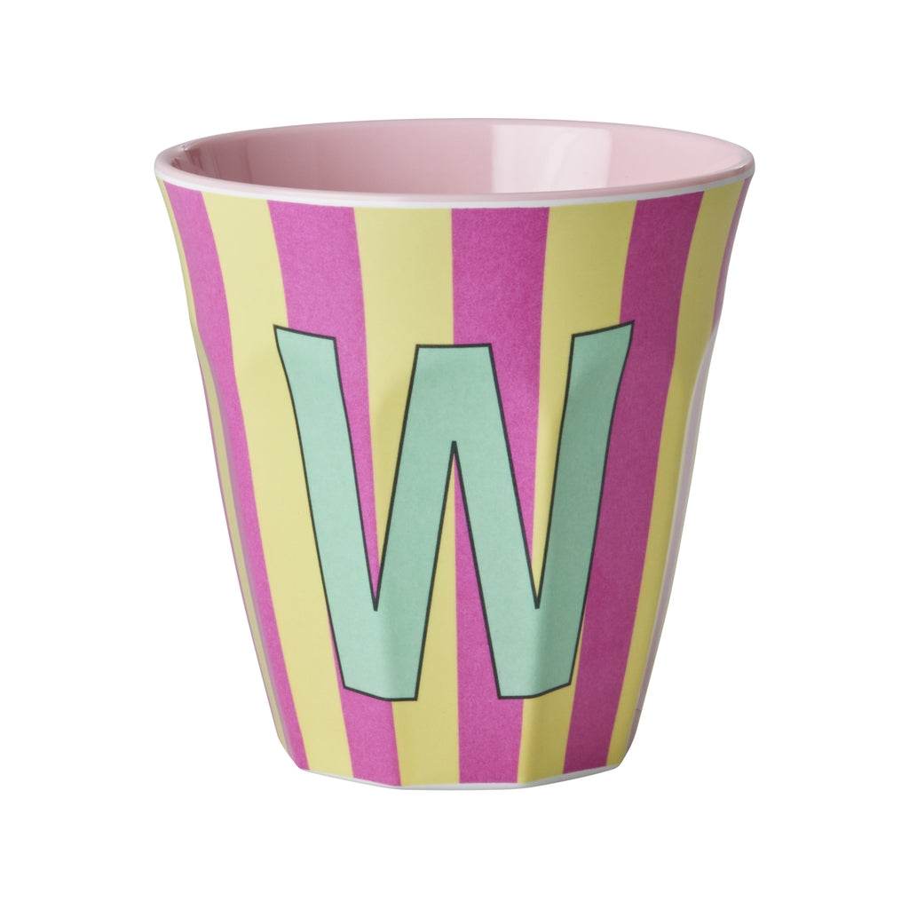 Buchstabenbecher W 250ml Melaminbecher mit Alphabet-Print spülmaschinengeeignet