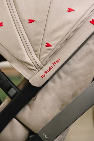 Joolz x Studio Noos Day 5 Kinderwagen inkl. Mom-Bag/ Sandy Taupe