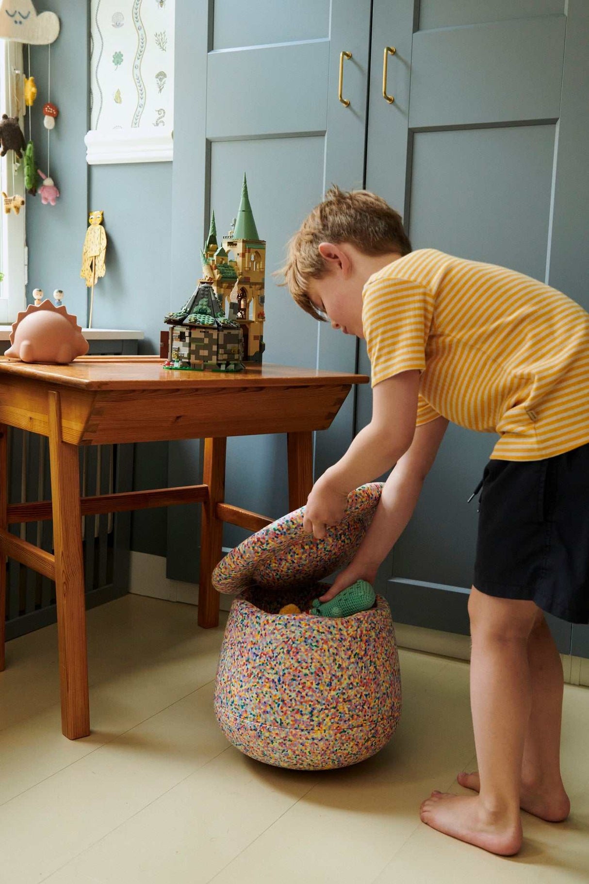 Dynamic small super confetti