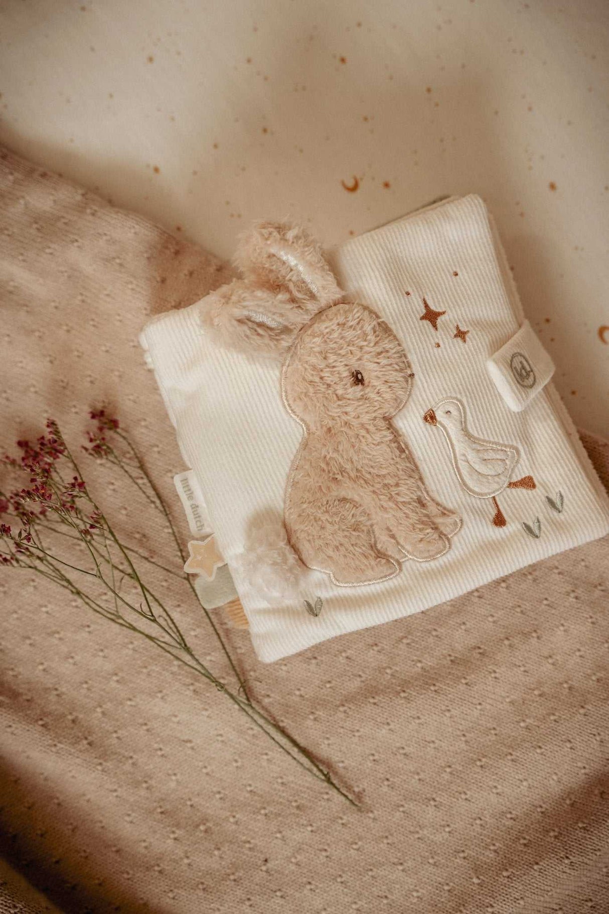 Stoffbuch mit Aktivitäten/ Newborn Naturals