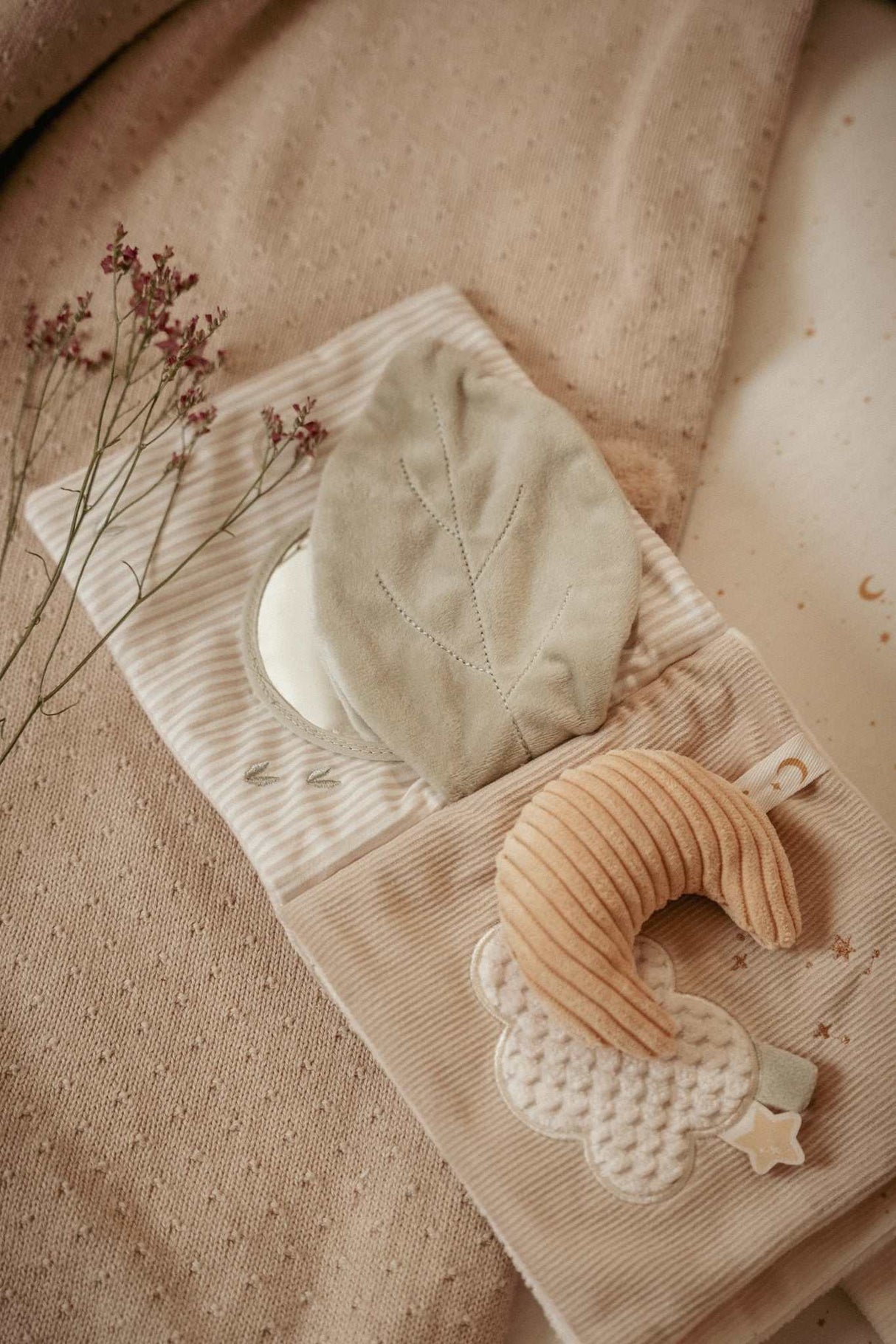 Stoffbuch mit Aktivitäten/ Newborn Naturals