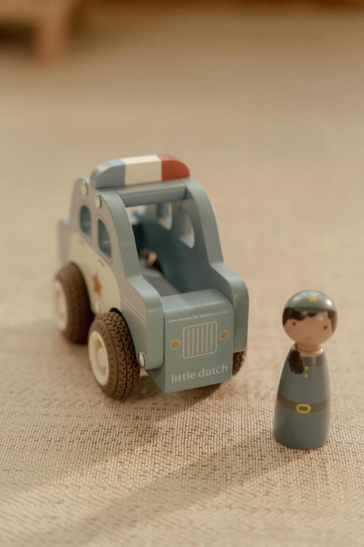 Holz- Polizeiauto
