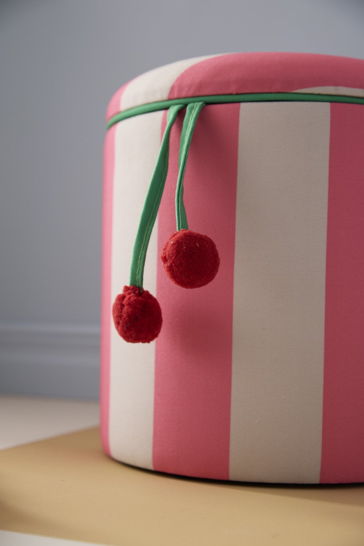 Sitzhocker mit Stauraum rosa