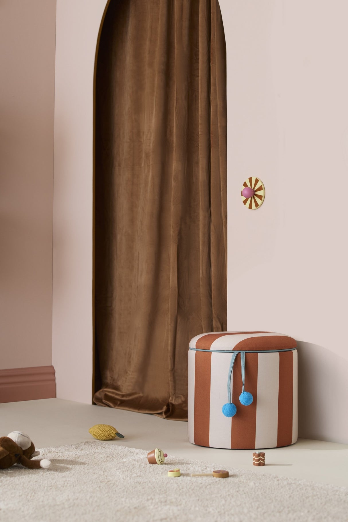 Sitzhocker mit Stauraum braun