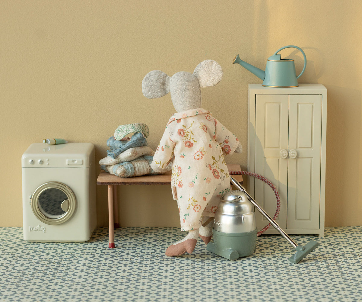 Puppenhaus Kleiderschrank