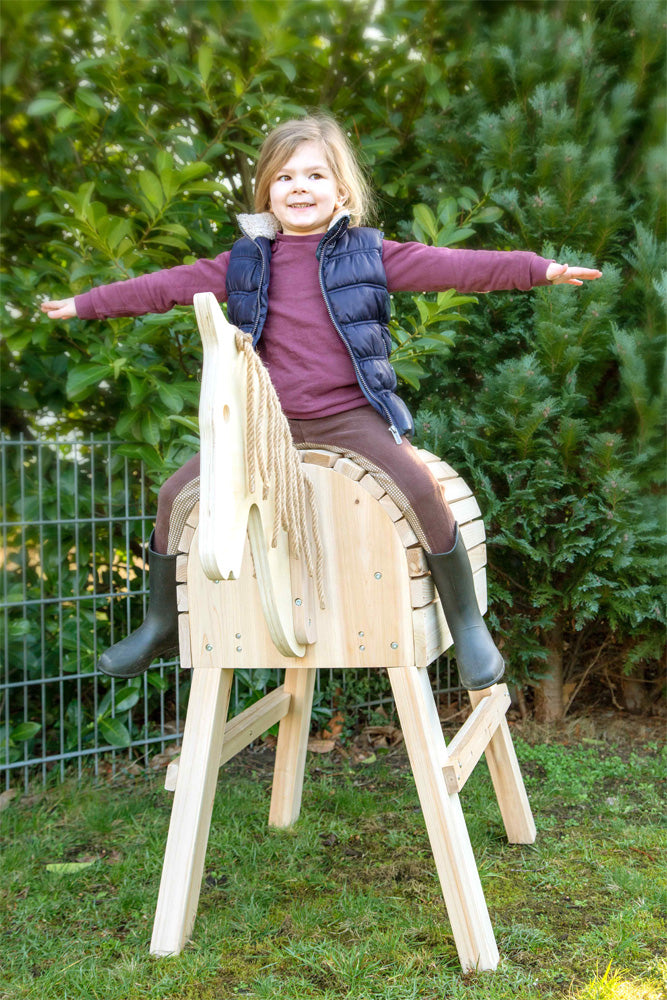 Holzpferd - korbmayer. ganz besonders. für kinder.