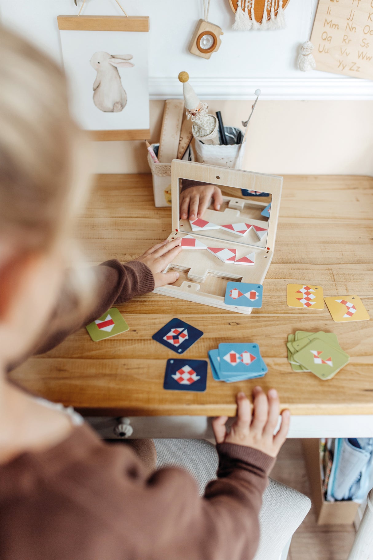 Symmetriespiel mit Spiegel Educate - korbmayer. ganz besonders. für kinder.