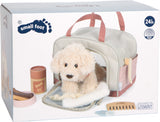 Hund mit Tasche und Pflege-Set