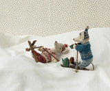 Wintermaus Mama mit Ski-Set