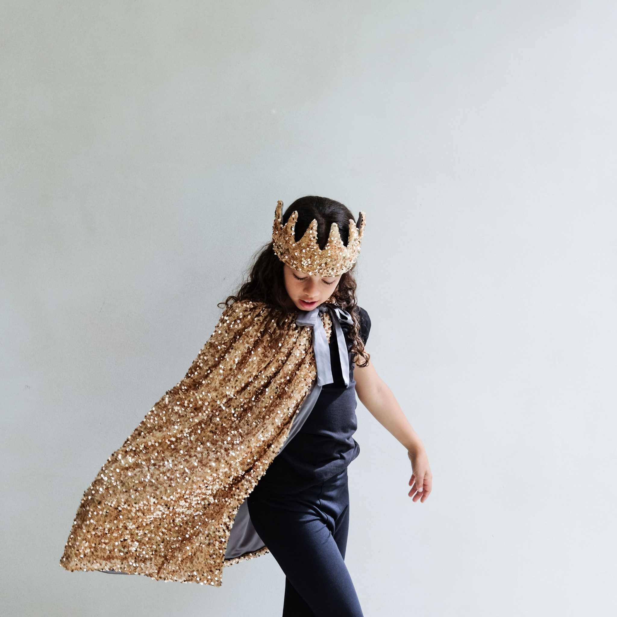 Umhang mit Pailetten