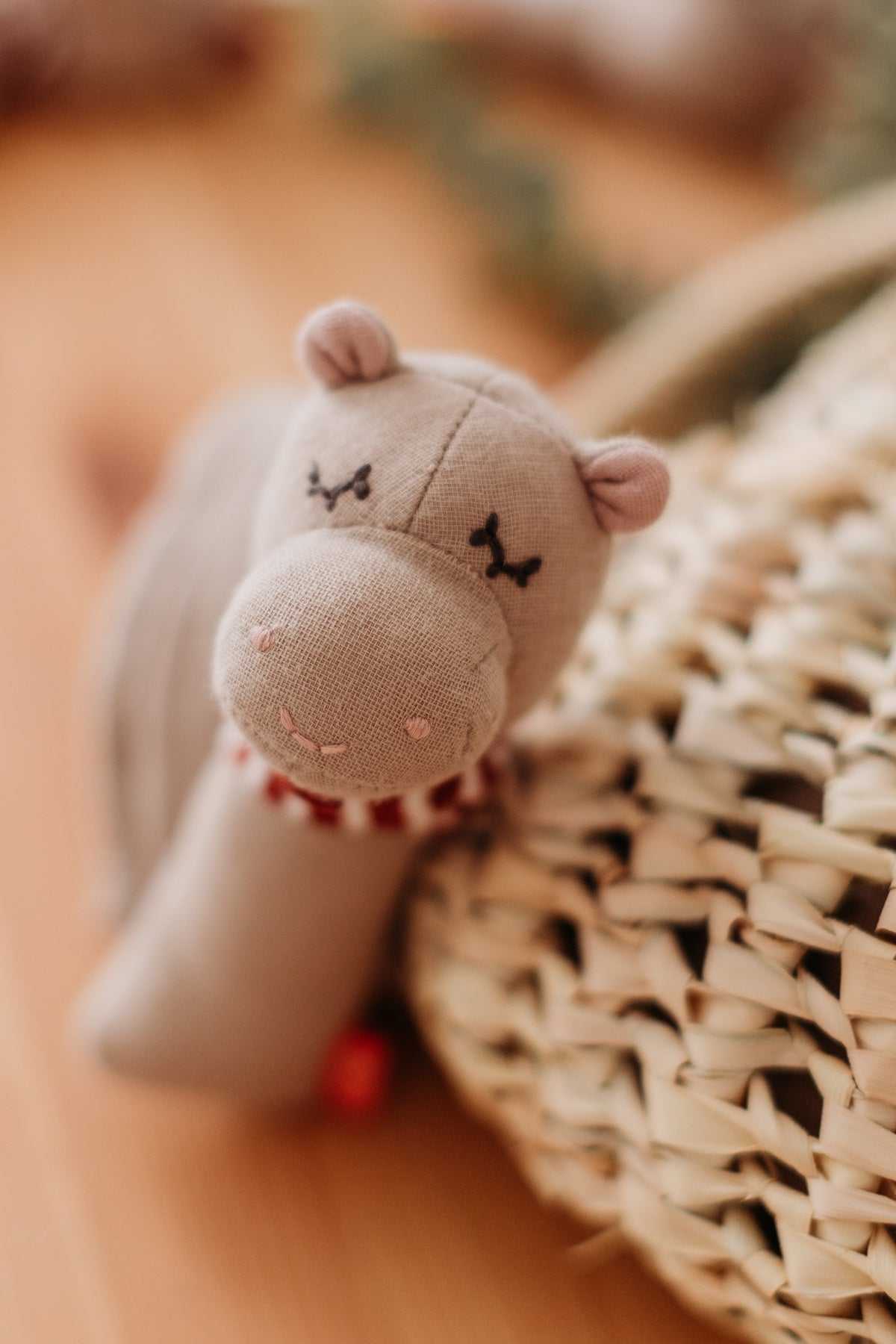 spielzeug für babys nähen Quietscher Hippo – Weiches Spielzeug für Babys ab 3 Monaten