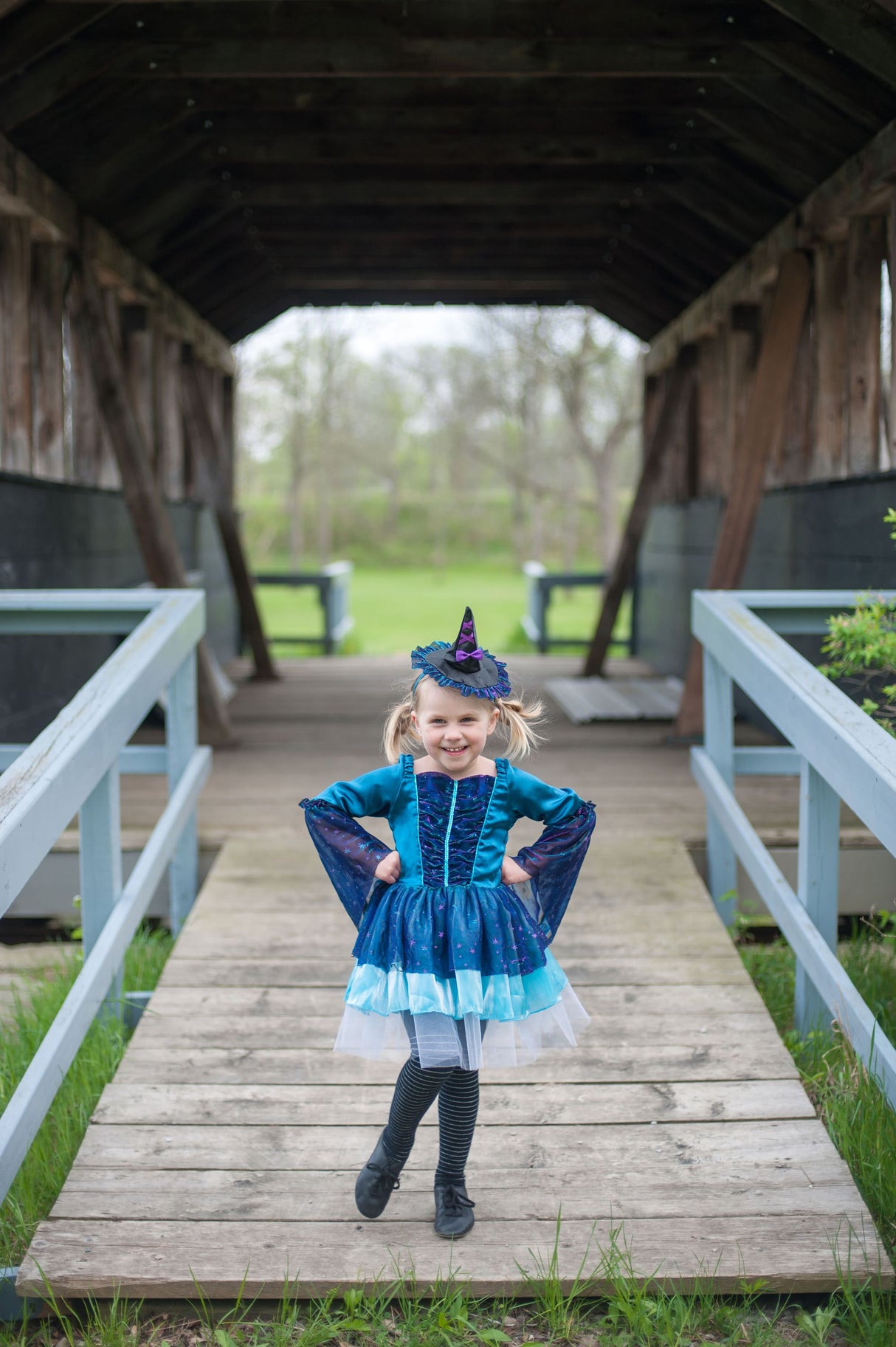 Hexenkleid blau mit Hut  5-6 Jahre