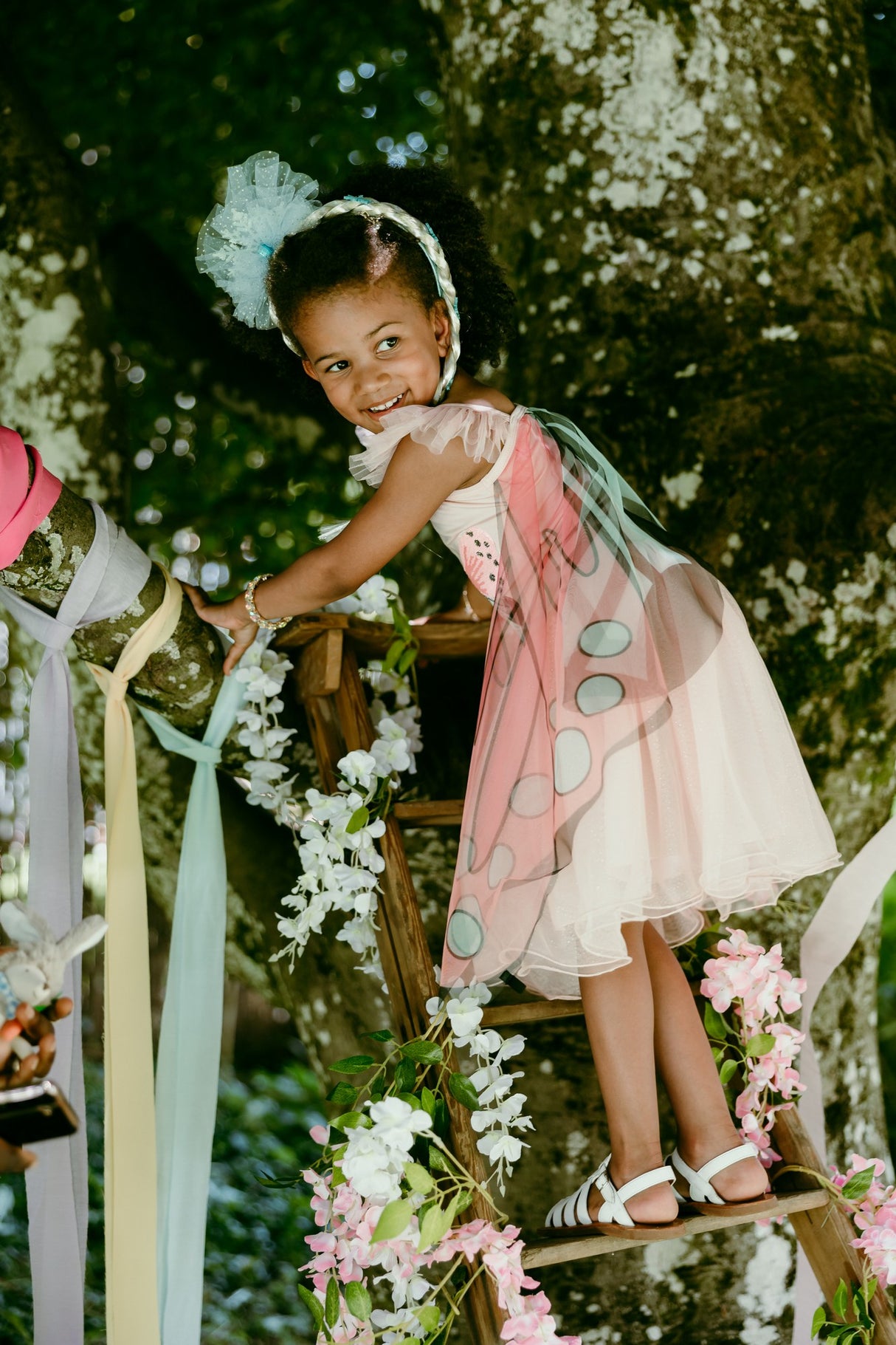 Schmetterlingskleid mit Flügeln & Pailletten 5-6 Jahre