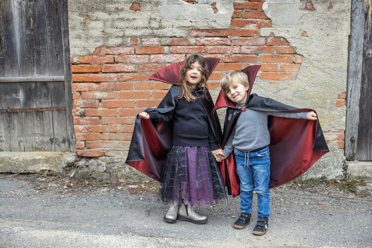 Vampirumhang mit Stehkragen  9-10 Jahre