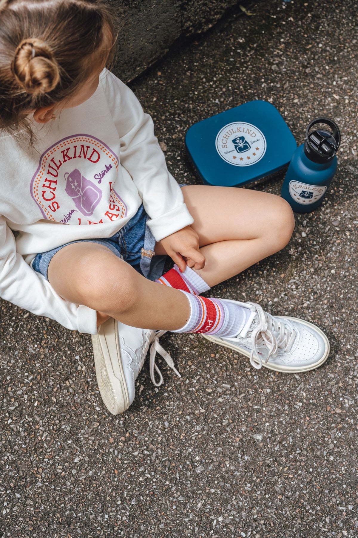 T-Shirt Schulkind/ Fliederkikadu-Shirt Schulkind/ Fliederkorbmayer. ganz besonders. für kinder.