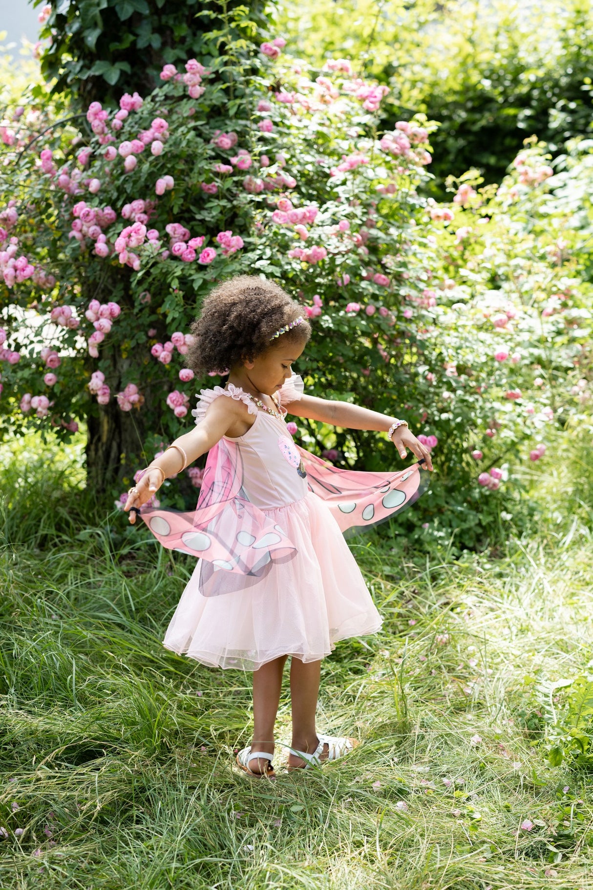 Schmetterlingskleid mit Flügeln & Pailletten 5-6 Jahre