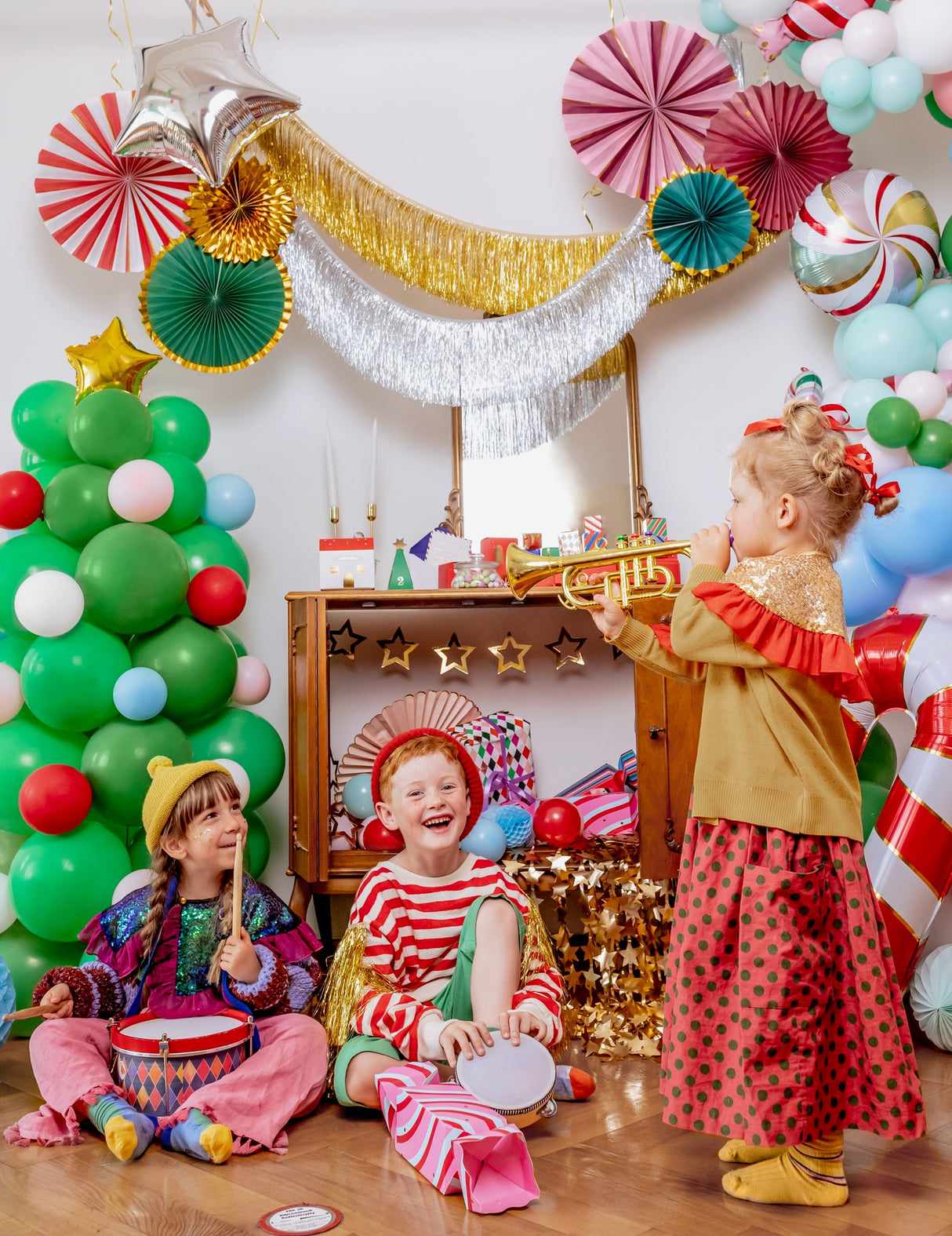 Weihnachtsbaum- Strauß mit Ballons - korbmayer. ganz besonders. für kinder.