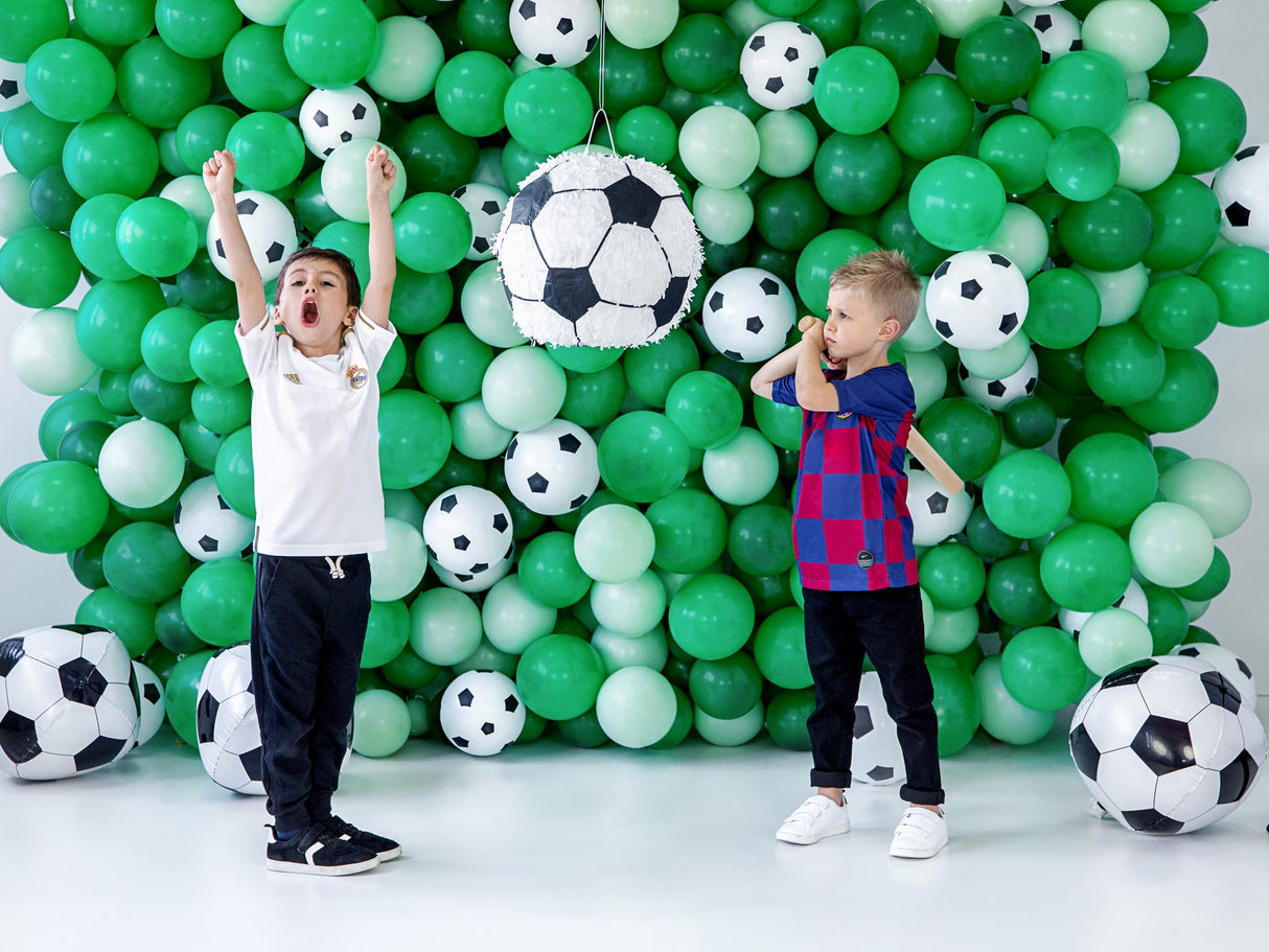 Pinata - FußballPartyDecoPinata - Fußballkorbmayer. ganz besonders. für kinder.