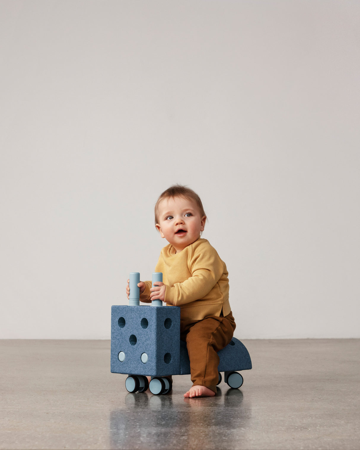 MODU Tiny Ride Rutschauto blau - korbmayer. ganz besonders. für kinder.