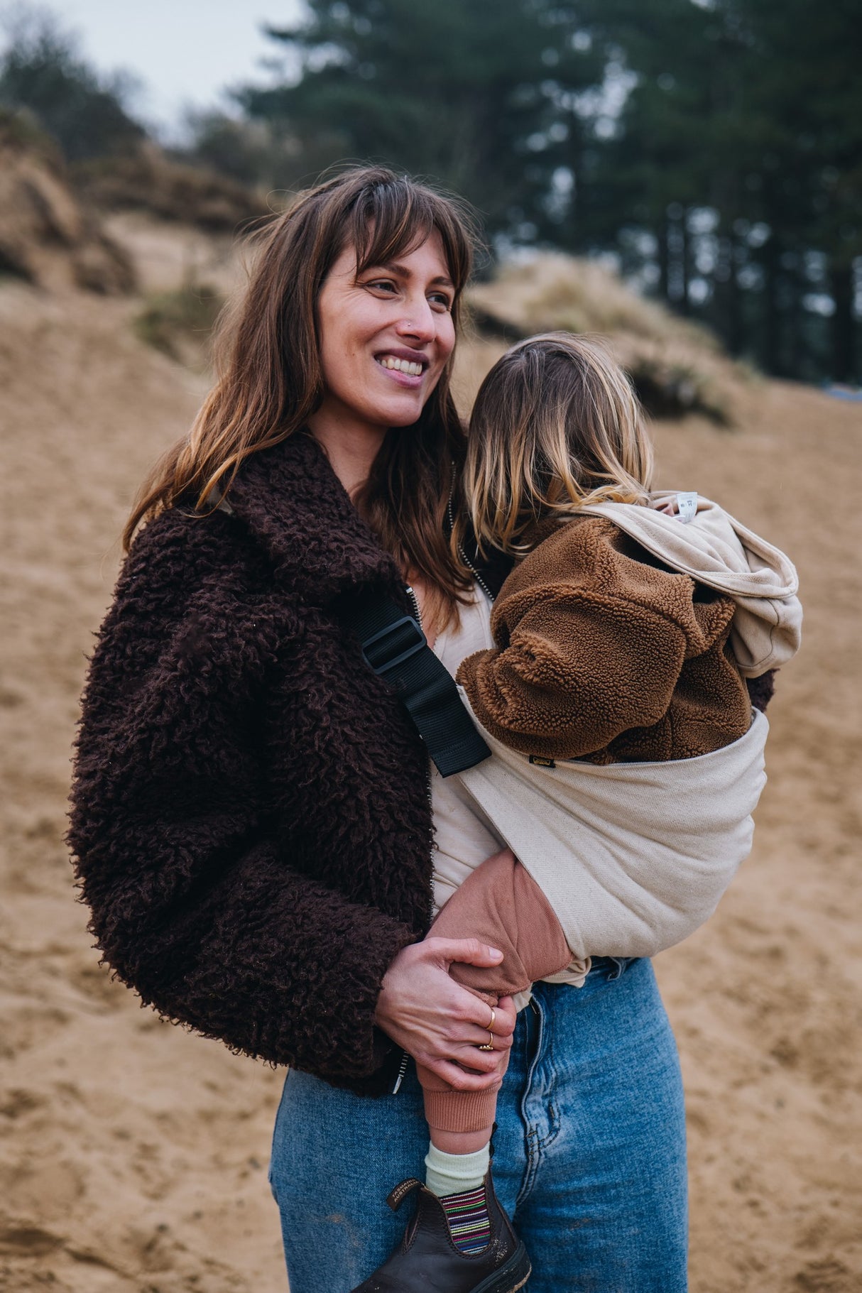 Kindertrage Leinen/ SandWildrideKindertrage Sand Leinenkorbmayer. ganz besonders. für kinder.