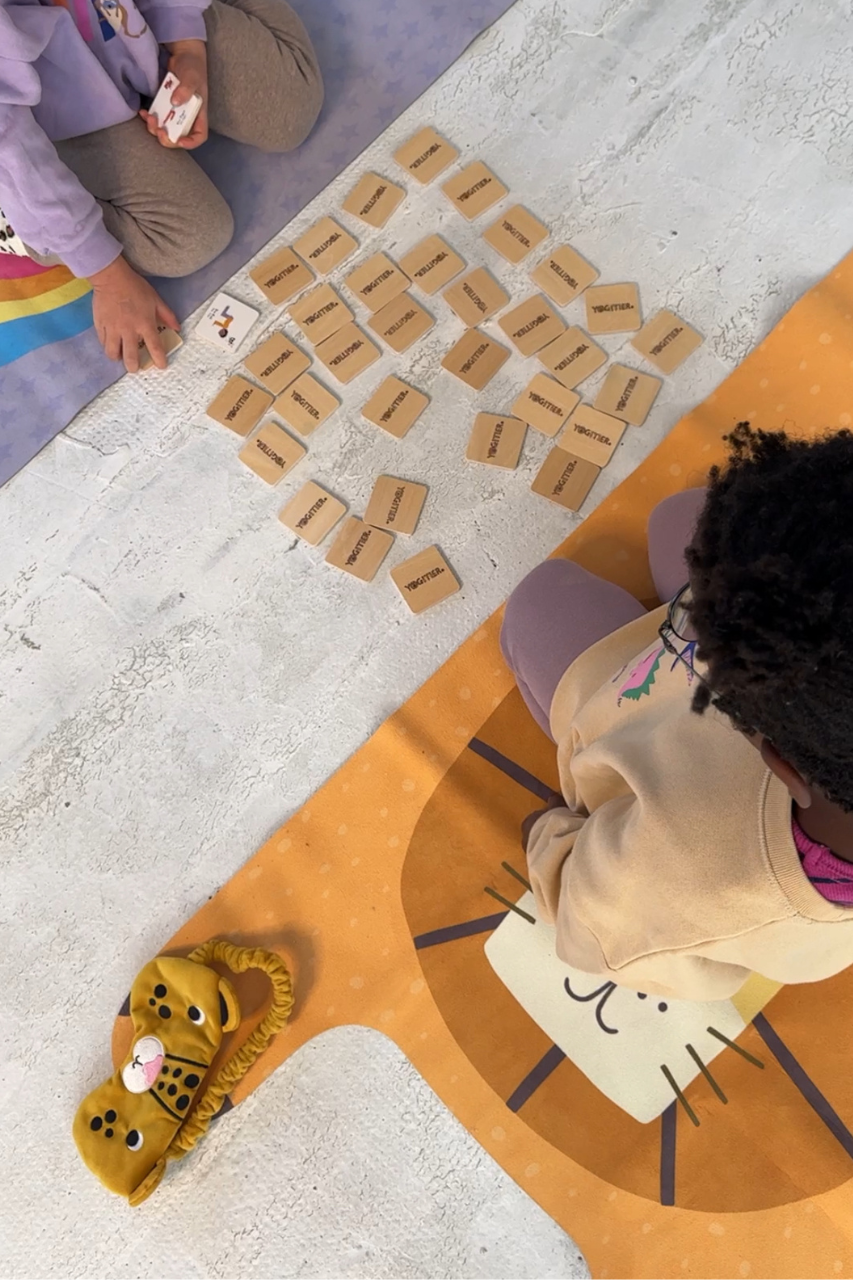 Yoga -Memory aus HolzYOGITIERYoga -Memory aus Holzkorbmayer. ganz besonders. für kinder.