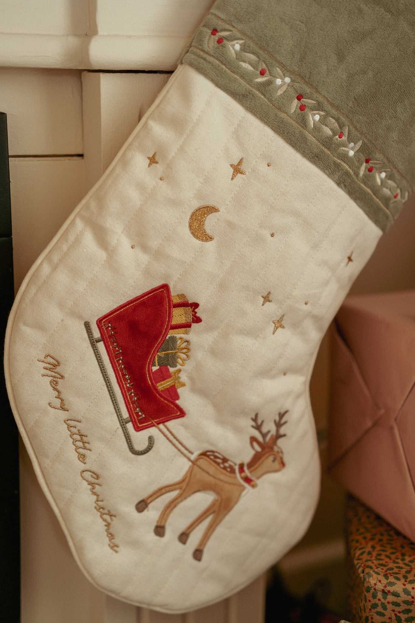Rustikaler Weihnachtsstrumpf Aus Leinen – Personalisierbar Mit Buchstabe, Beige-rot Kariert